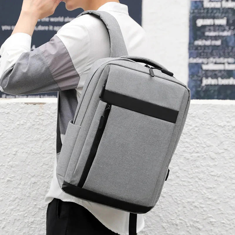 Mochila Executiva Piannaro PN088 com porta USB e espaço para notebook de 15 polegadas