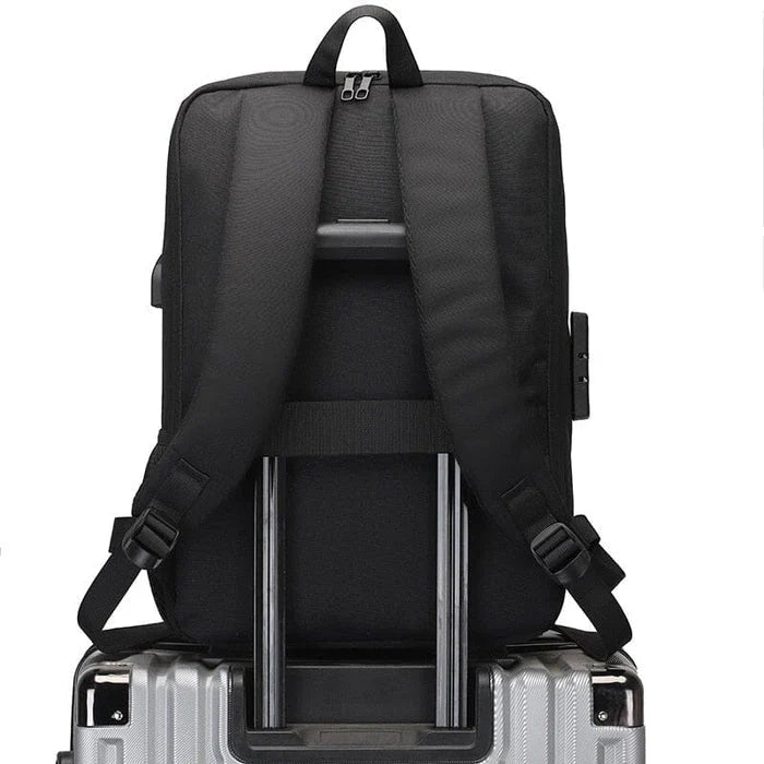 Mochila Executiva Piannaro PN409 com porta USB e trava TSA para notebooks de 15".