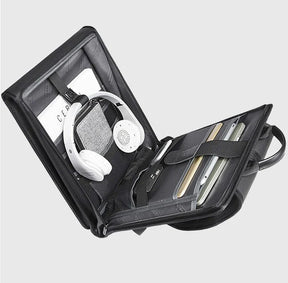 Mochila Executiva Piannaro PN414, ideal para notebooks de 15", impermeável, com design moderno e costas respiráveis.