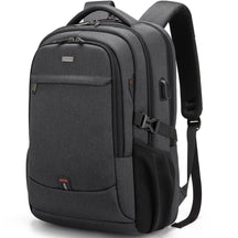 Mochila Executiva Piannaro PN084 com design elegante e porta USB