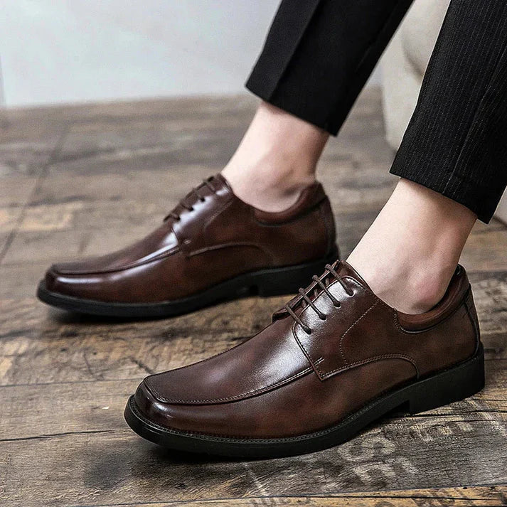 Sapato Masculino Derby em Couro Piannaro PN355 em marrom e preto, com design clássico e sola vulcanizada.