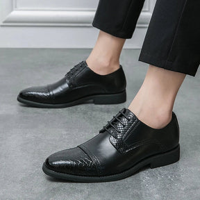 Sapato Masculino Derby Piannaro PN362 em couro texturizado, disponível em branco, marrom e preto.