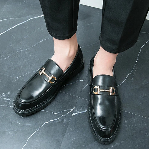 Sapato Masculino Loafer Piannaro PN346 em couro preto com solado tratorado