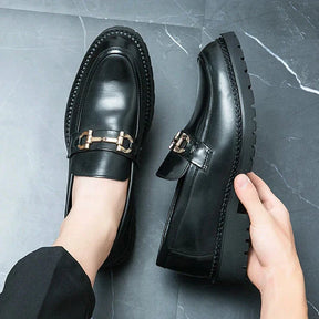 Sapato Masculino Loafer Piannaro PN346 em couro preto com solado tratorado