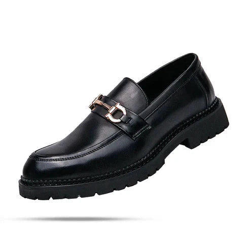 Sapato Masculino Loafer Piannaro PN346 em couro preto com solado tratorado