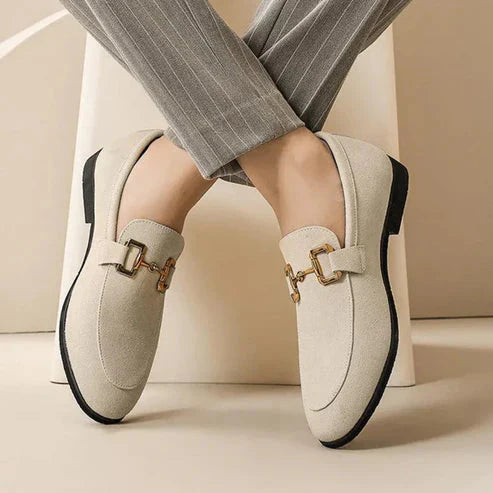 Sapato Masculino Loafer em Camurça Piannaro com fivela elegante