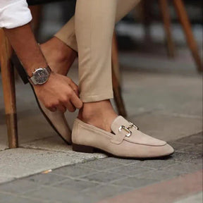 Sapato Masculino Loafer em Camurça Piannaro com fivela elegante