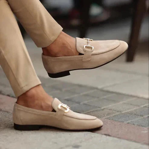 Sapato Masculino Loafer em Camurça Piannaro com fivela elegante