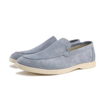 Sapato Masculino Loafer Camurça Piannaro PN353 em ambiente sofisticado