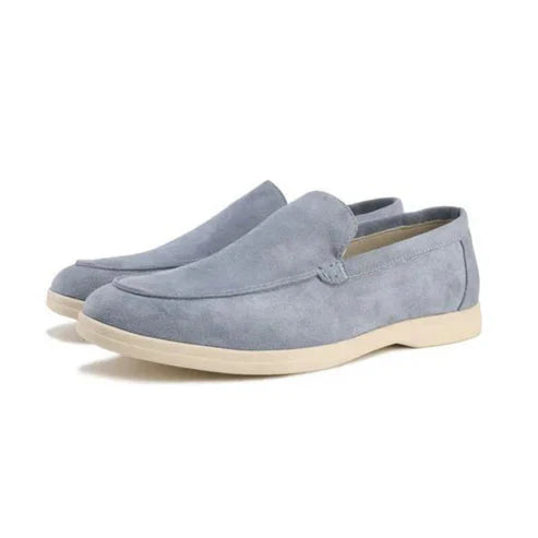 Sapato Masculino Loafer Camurça Piannaro PN353 em ambiente sofisticado