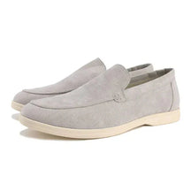 Sapato Masculino Loafer Camurça Piannaro PN353 em ambiente sofisticado