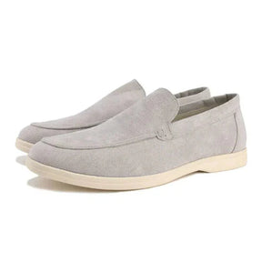 Sapato Masculino Loafer Camurça Piannaro PN353 em ambiente sofisticado