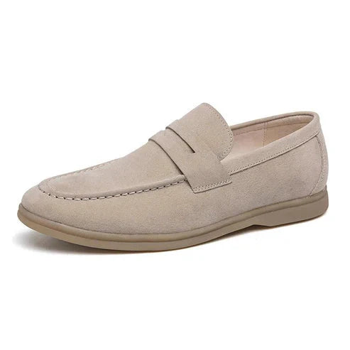 Sapato Masculino Loafer em Camurça Piannaro PN349 em fundo neutro