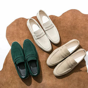 Sapato Masculino Loafer em Camurça Piannaro PN349 em fundo neutro