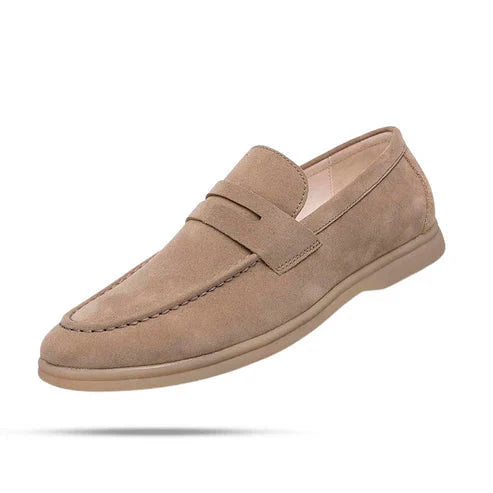 Sapato Masculino Loafer em Camurça Piannaro PN349 em fundo neutro