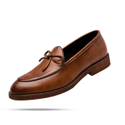 Sapato Masculino Loafer Piannaro PN347 em couro, disponível em marrom e preto.