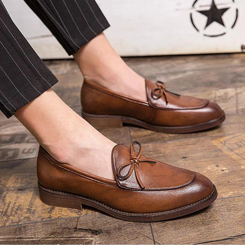 Sapato Masculino Loafer Piannaro PN347 em couro, disponível em marrom e preto.