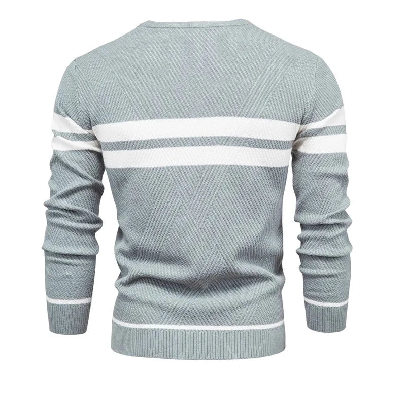 Suéter Masculino em Lã Piannaro PN176 com modelagem slim fit e gola redonda.