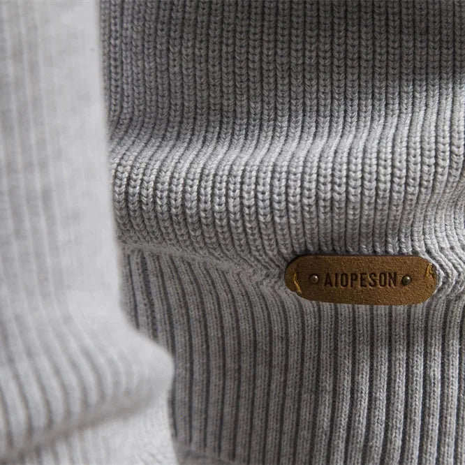 Suéter Masculino em Lã Piannaro PN173 com modelagem slim fit e gola V