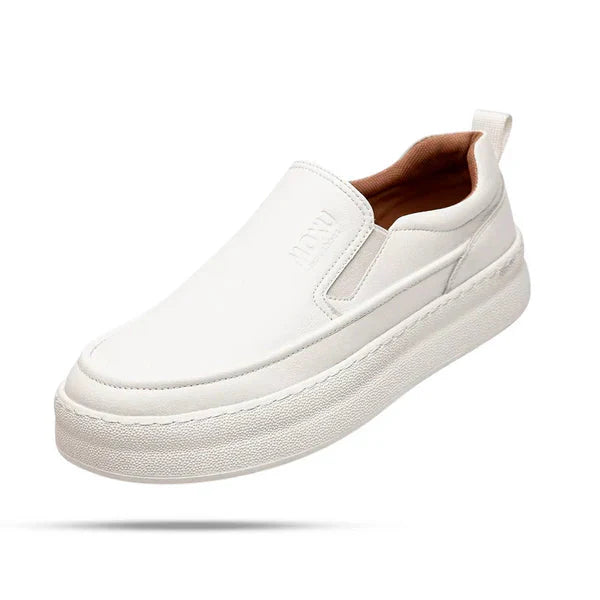 Tênis Masculino em Couro Piannaro PN303, branco, com design minimalista.