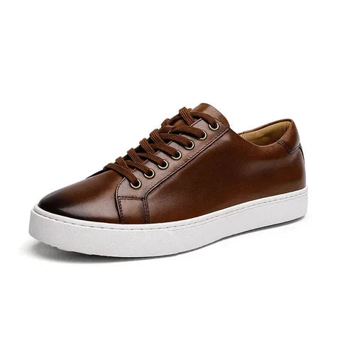 Tênis Masculino em Couro Piannaro PN336 com design elegante e confortável.