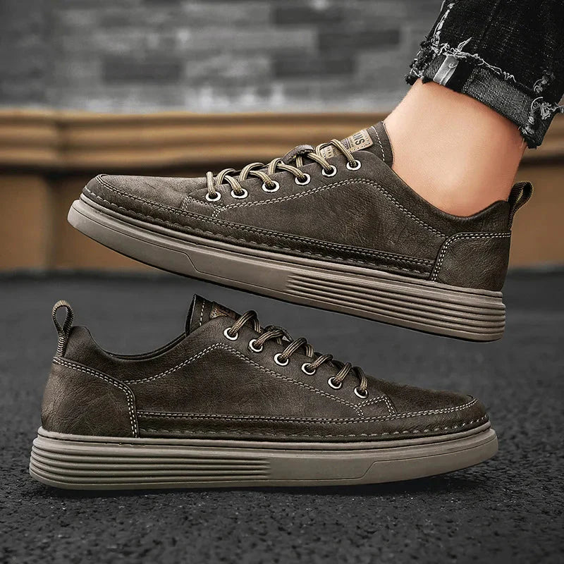 Tênis Masculino em Couro Piannaro PN413 com design moderno e confortável.
