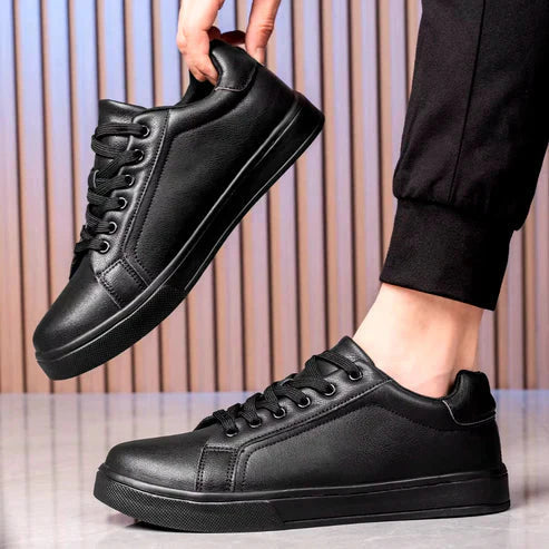 Tênis Masculino em Couro Piannaro PN253, design preto elegante.