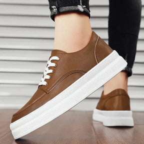 Tênis Masculino em Couro Piannaro PN304 disponível em marrom e preto.