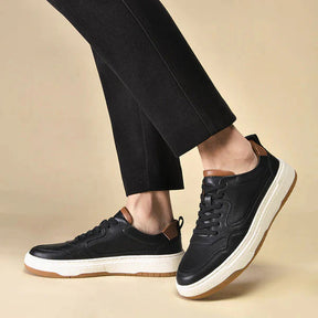 Tênis Masculino em Couro Piannaro PN306 disponível em branco e preto.