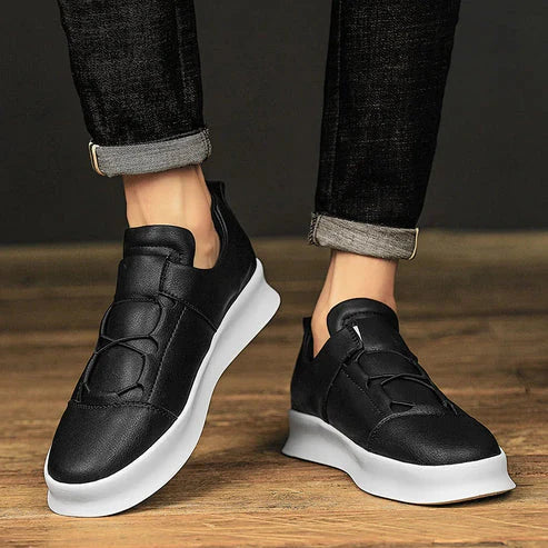 Tênis Masculino em Couro Piannaro PN315 com design moderno e elegante.