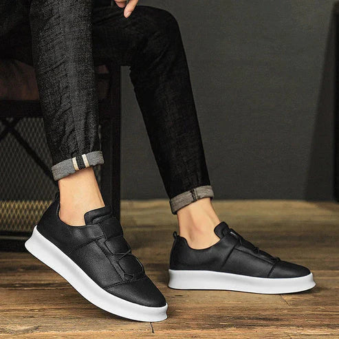 Tênis Masculino em Couro Piannaro PN315 com design moderno e elegante.