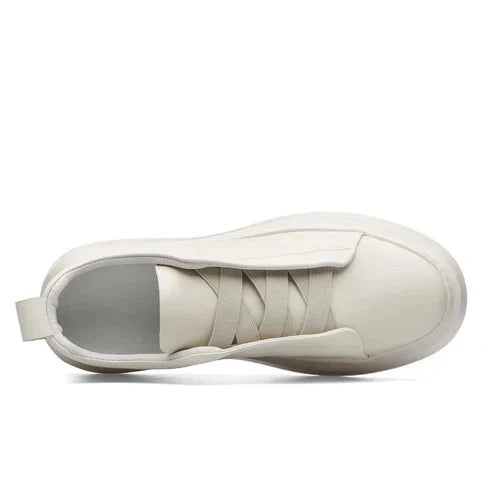 Tênis Masculino em Couro Piannaro PN320 com design clássico e sola antiderrapante.