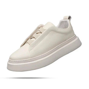 Tênis Masculino em Couro Piannaro PN320 com design clássico e sola antiderrapante.