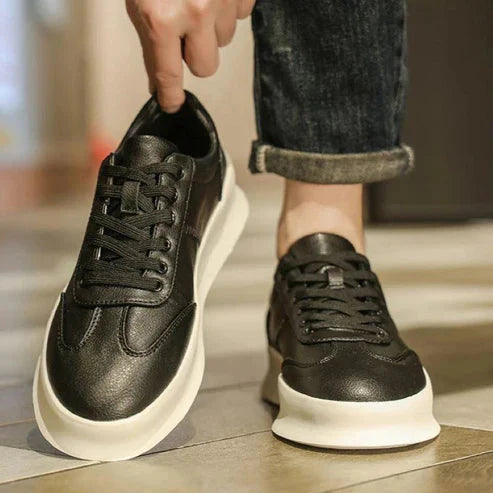 Tênis Masculino em Couro Piannaro PN322 com design clássico e sola antiderrapante.