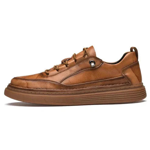 Tênis Masculino Piannaro PN327 em couro marrom, elegante e confortável.
