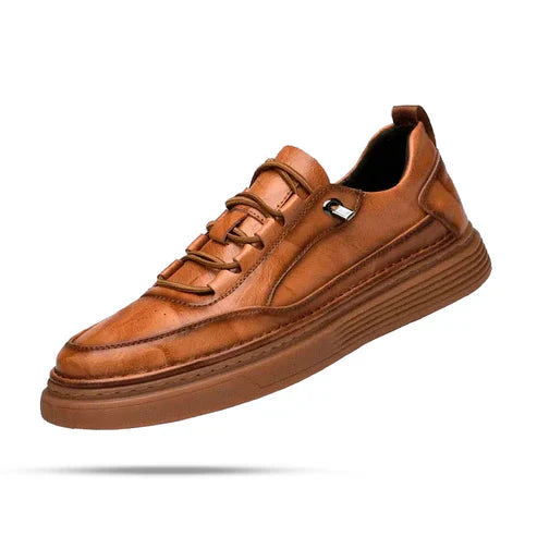 Tênis Masculino Piannaro PN327 em couro marrom, elegante e confortável.
