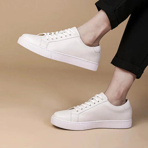 Tênis Masculino em Couro Piannaro PN336 com design elegante e confortável.
