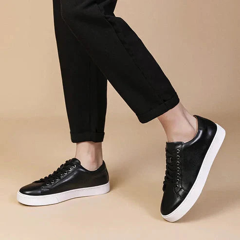 Tênis Masculino em Couro Piannaro PN336 com design elegante e confortável.