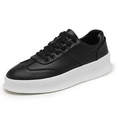 Tênis Masculino em Couro Piannaro PN322 com design clássico e sola antiderrapante.