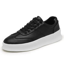 Tênis Masculino em Couro Piannaro PN322 com design clássico e sola antiderrapante.
