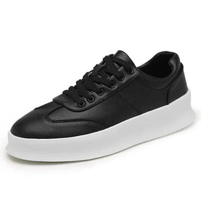 Tênis Masculino em Couro Piannaro PN322 com design clássico e sola antiderrapante.