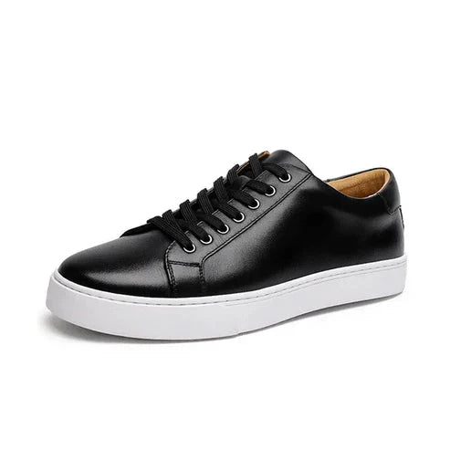 Tênis Masculino em Couro Piannaro PN336 com design elegante e confortável.