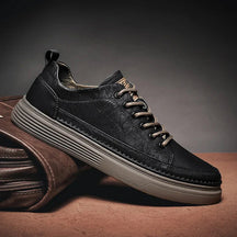 Tênis Masculino em Couro Piannaro PN413 com design moderno e confortável.