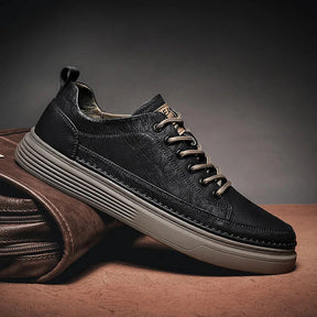 Tênis Masculino em Couro Piannaro PN413 com design moderno e confortável.