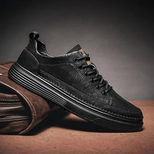 Tênis Masculino em Couro Piannaro PN413 com design moderno e confortável.