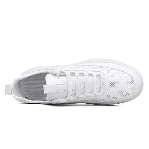 Tênis Masculino Piannaro PN256 com design minimalista e solado reto.
