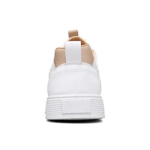 Tênis Masculino Piannaro PN256 com design minimalista e solado reto.