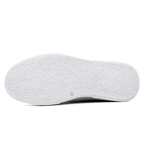 Tênis Masculino Piannaro PN256 com design minimalista e solado reto.
