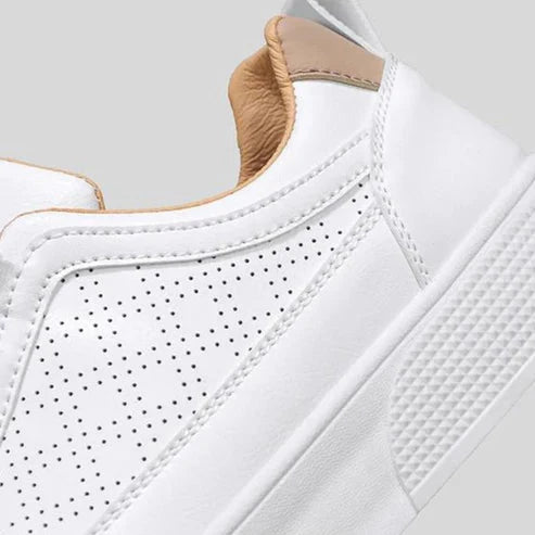 Tênis Masculino Piannaro PN256 com design minimalista e solado reto.