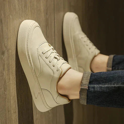 Tênis Masculino Piannaro PN270 com design moderno e minimalista.